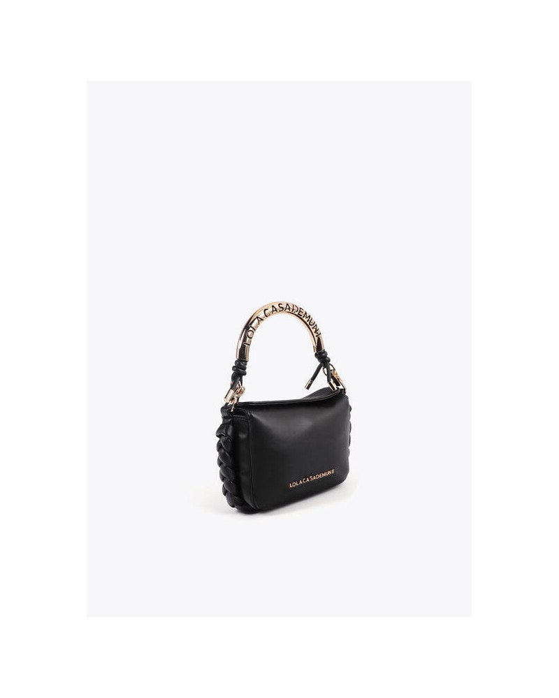 Bolso mini negro con asa dorada de Lola Casademunt