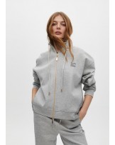 Sudadera gris detalle lateral de Lola Casademunt