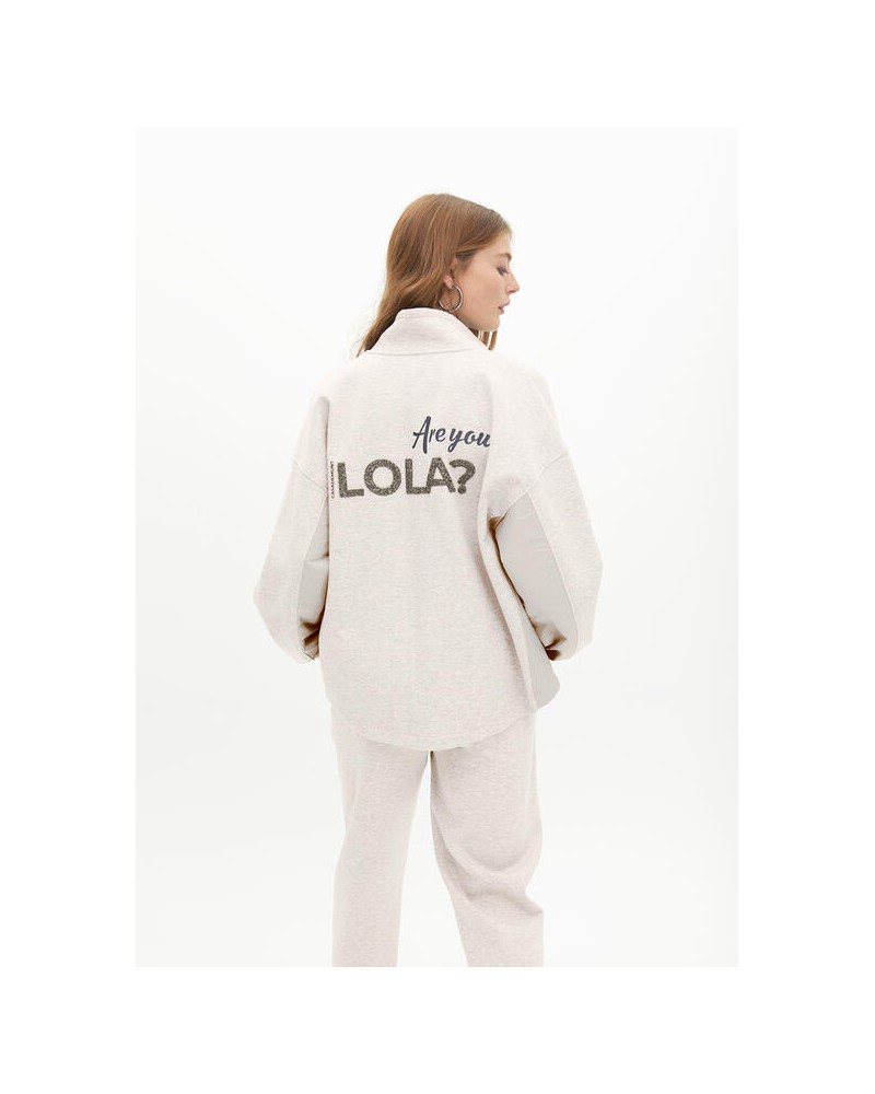 Sudadera beige detalle lateral de Lola Casademunt