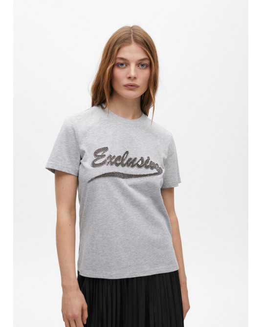 Camiseta gris con letras joya de Lola Casademunt