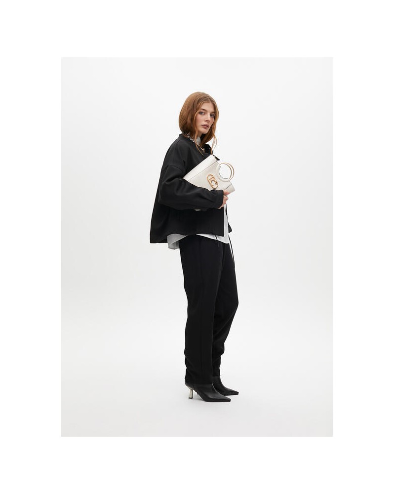 Chaqueta negra cintura ajustable de Lola Casademunt