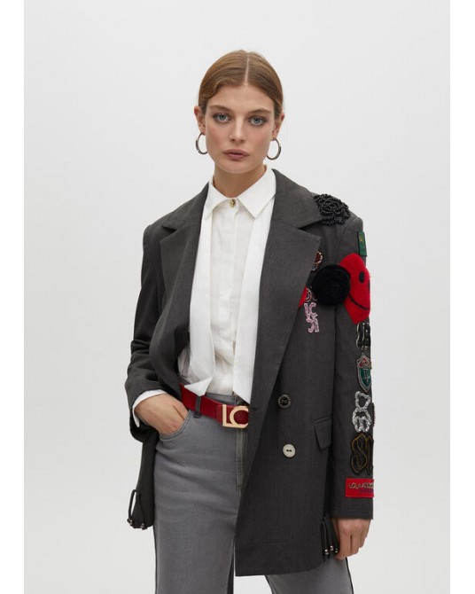 Americana con parches de Lola Casademunt
