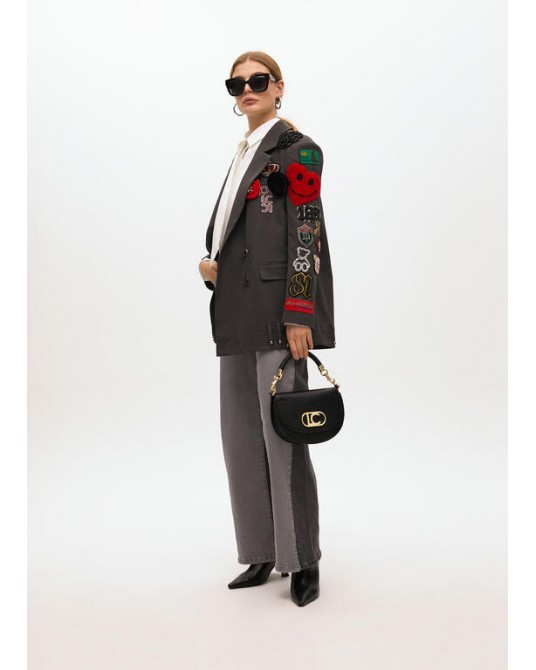 Americana con parches de Lola Casademunt