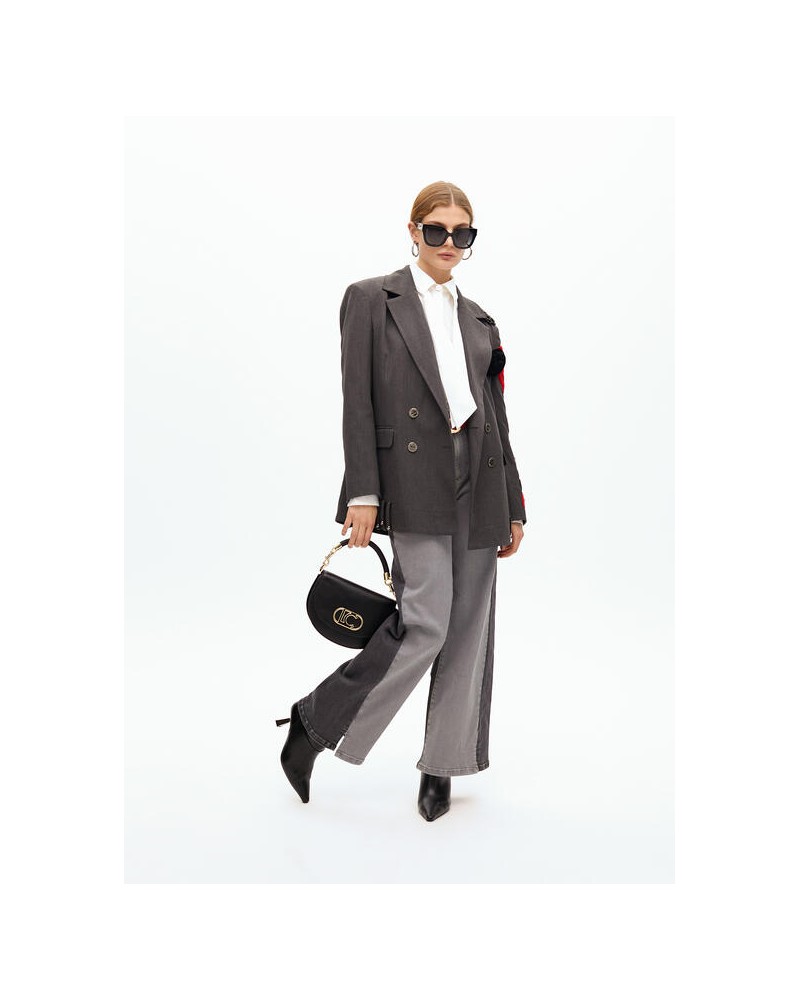 Americana con parches de Lola Casademunt