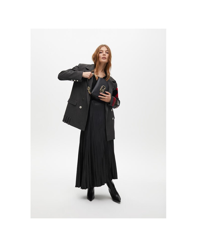 Americana con parches de Lola Casademunt