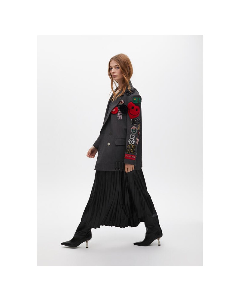 Americana con parches de Lola Casademunt