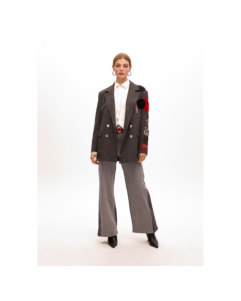Americana con parches de Lola Casademunt
