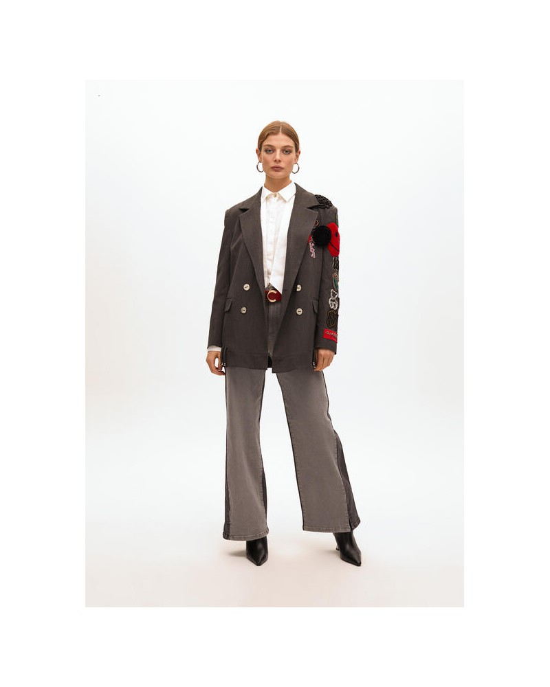 Americana con parches de Lola Casademunt