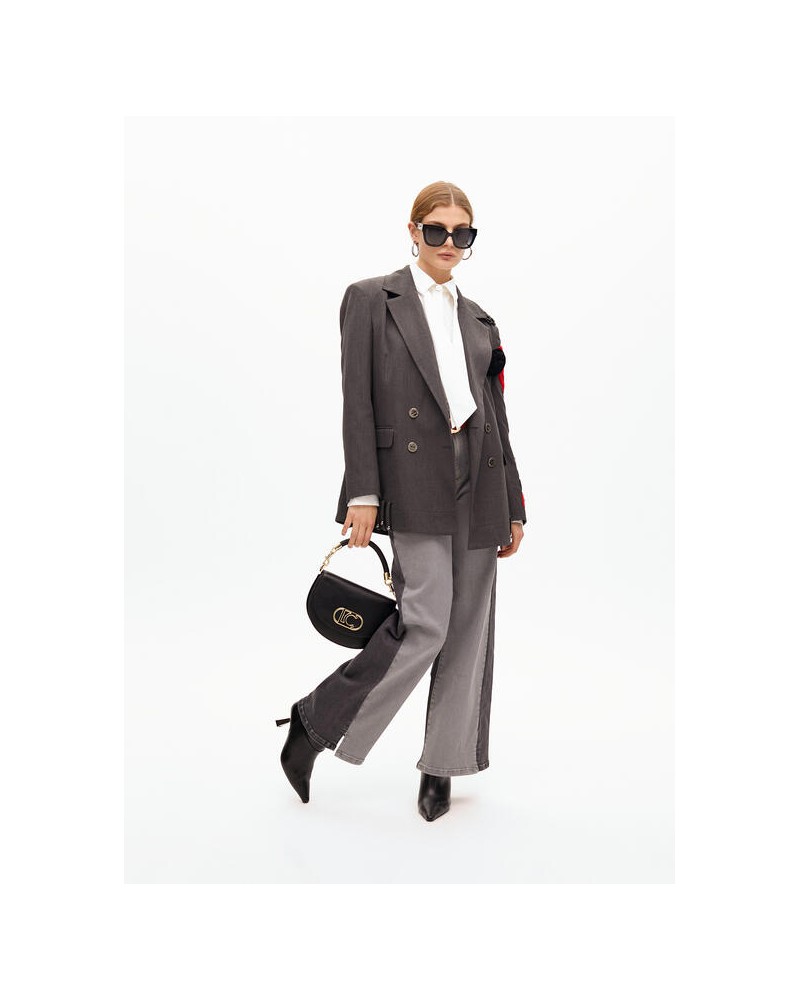Americana con parches de Lola Casademunt