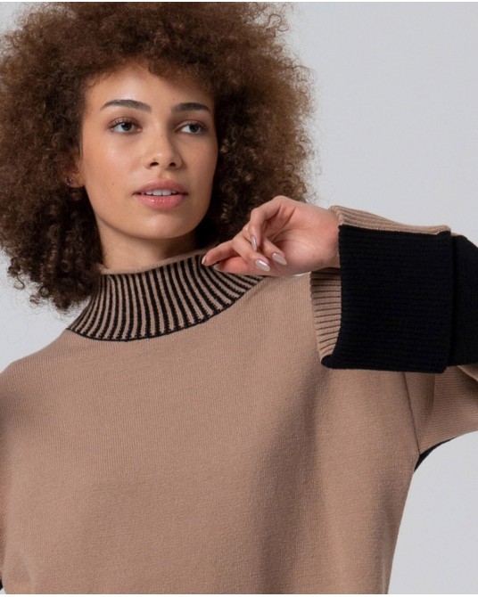 Jersey cuello alto beige de Surkana