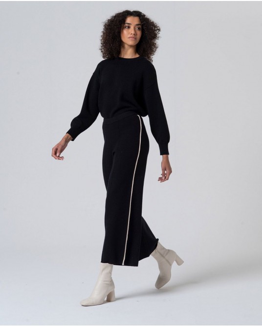 Pantalòn de punto negro con contraste de Surkana