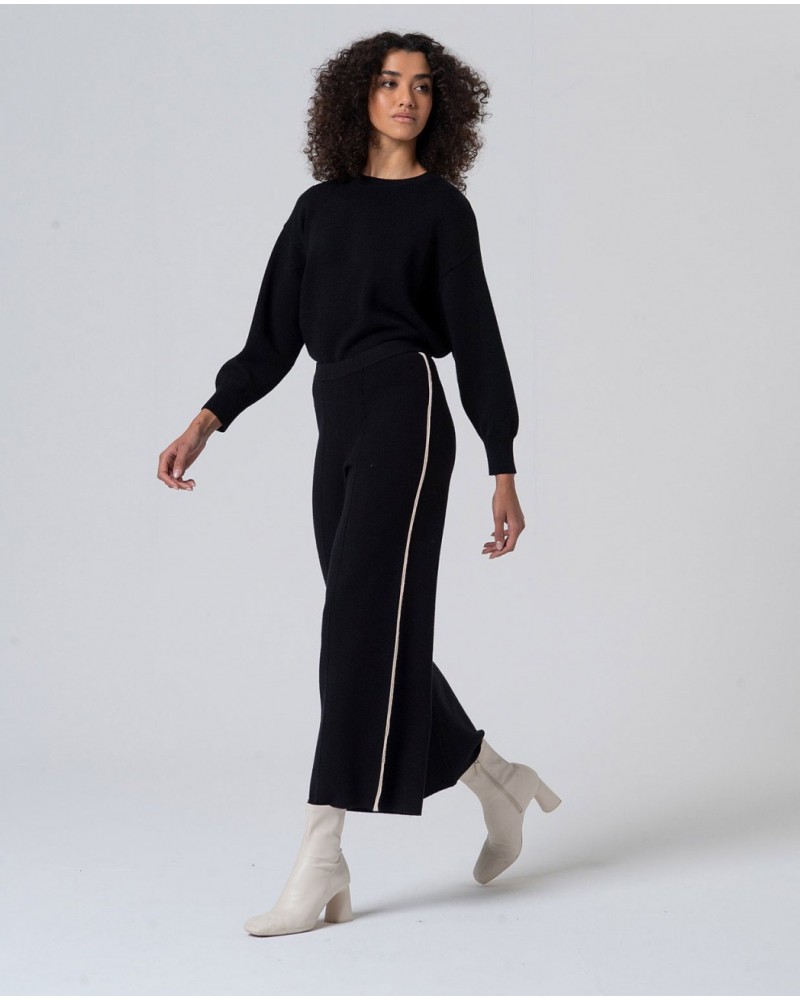 Pantalòn de punto negro con contraste de Surkana