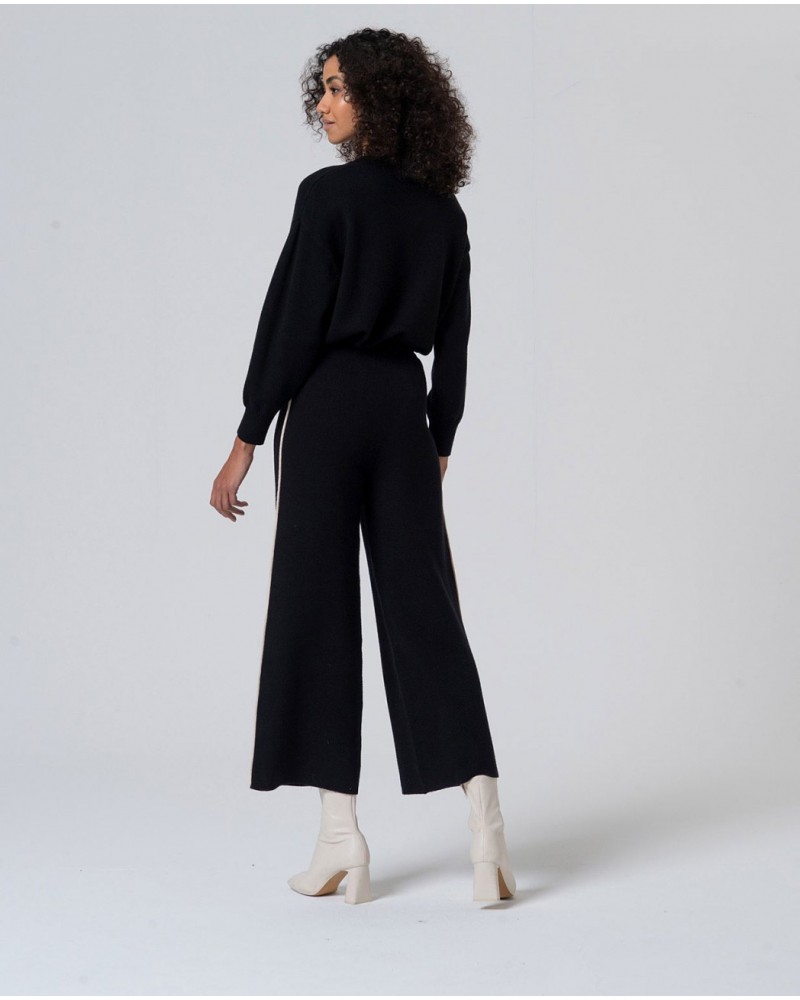 Pantalòn de punto negro con contraste de Surkana