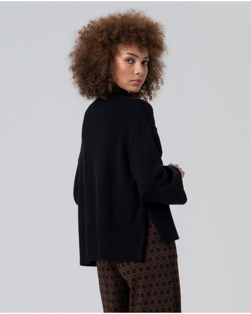 Jersey cuello alto manga amplia NEGRO de Surkana