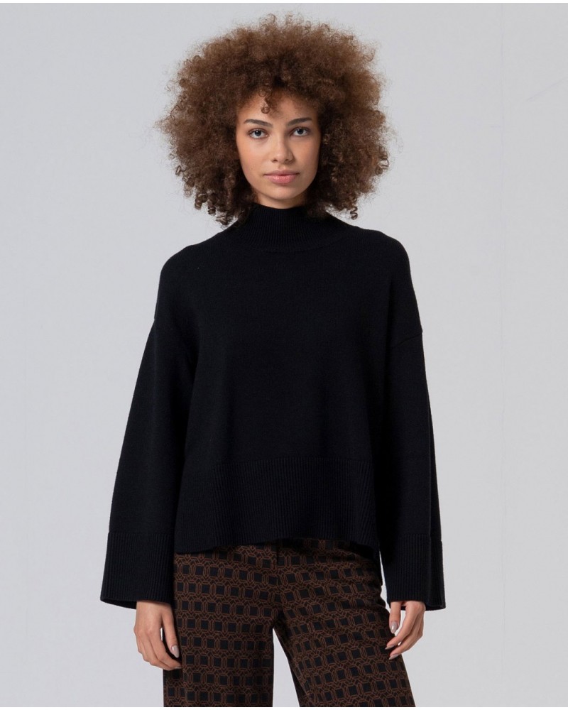 Jersey cuello alto manga amplia NEGRO de Surkana