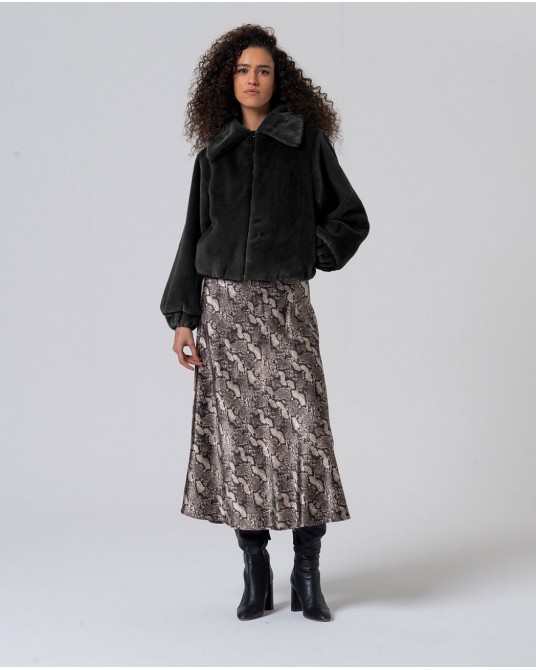 Chaqueta corta de pelo negra de Surkana