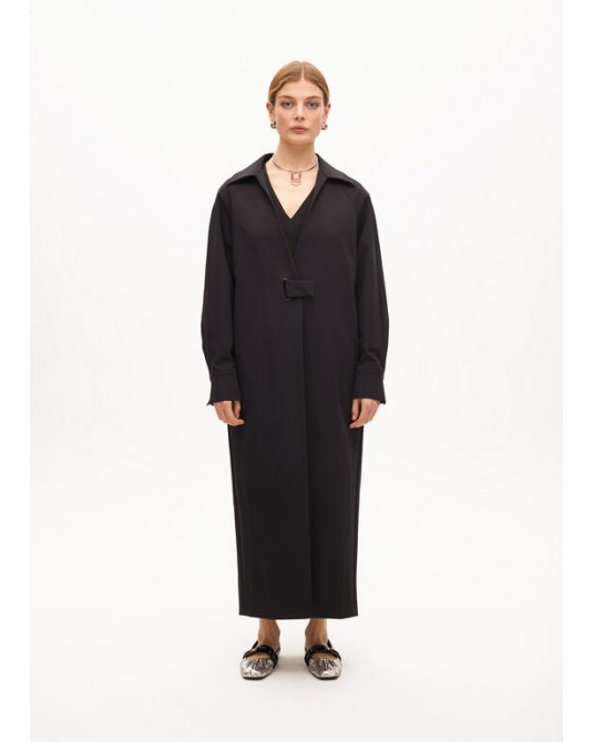 Trench con clinturòn azul marino de Lola Casademunt