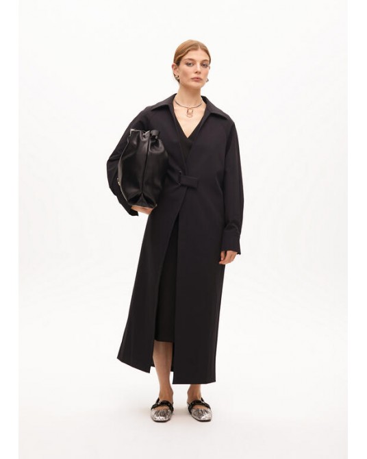 Trench con clinturòn azul marino de Lola Casademunt