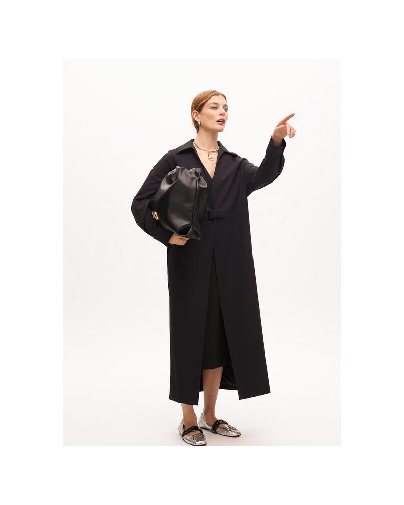 Trench con clinturòn azul marino de Lola Casademunt