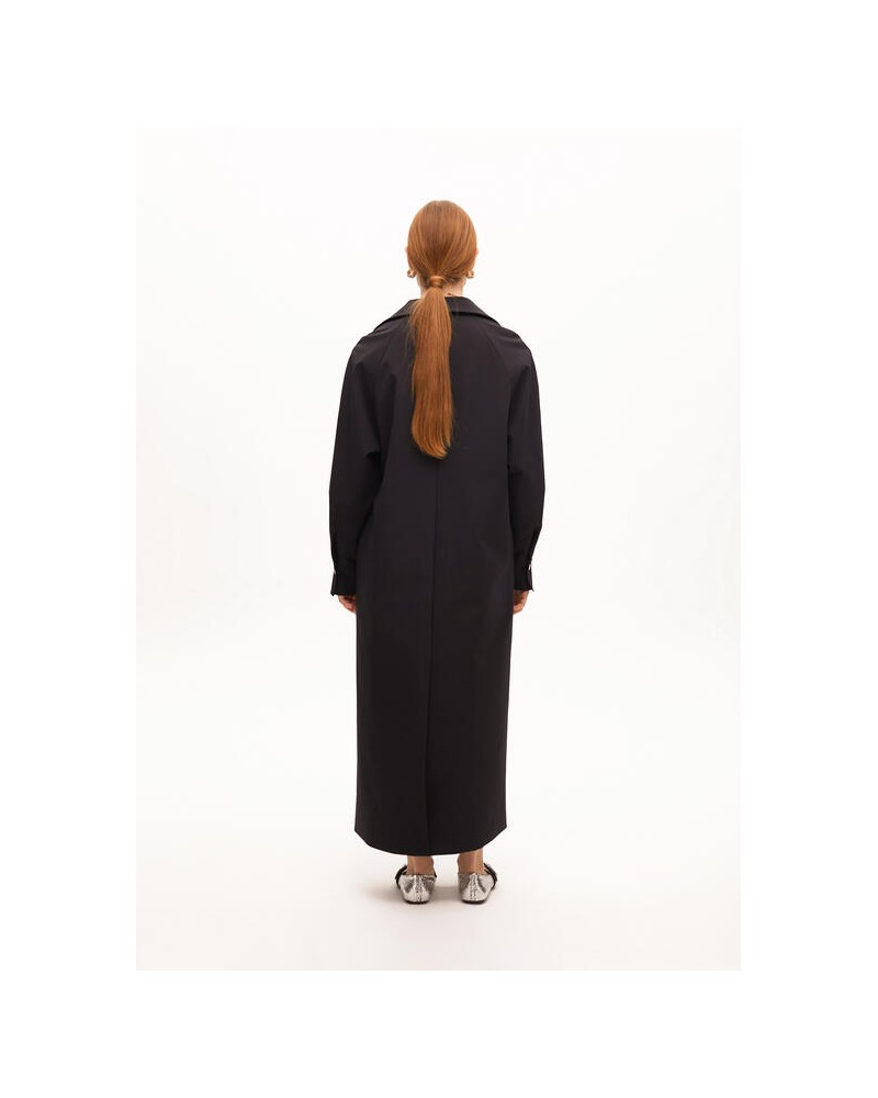 Trench con clinturòn azul marino de Lola Casademunt