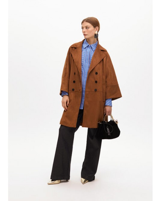 Chaqueta antelina oversize de Lola Casademunt