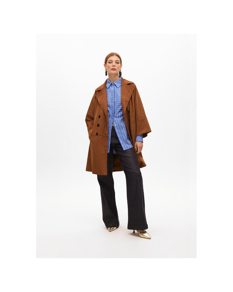 Chaqueta antelina oversize de Lola Casademunt