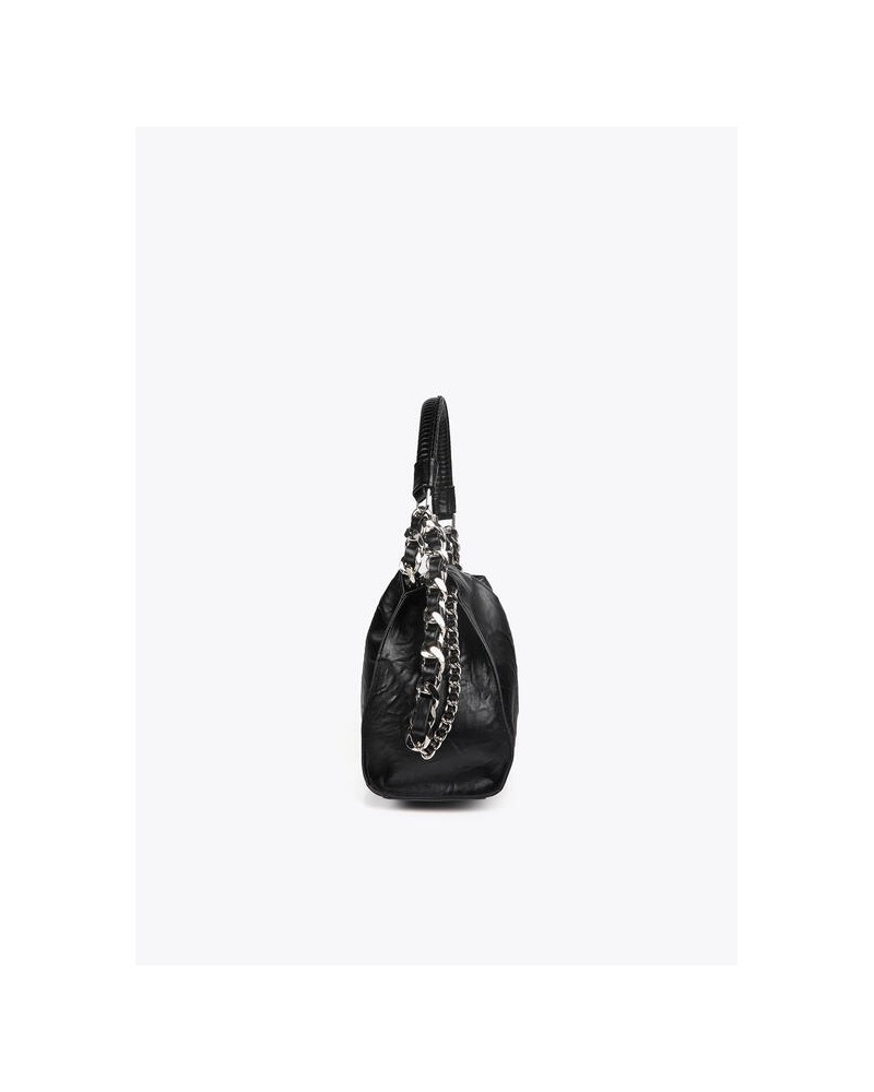 Bolso negro arrugado de Lola Casademunt