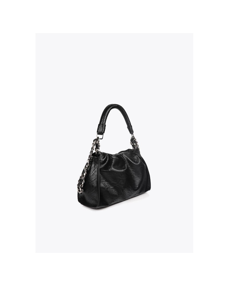 Bolso negro arrugado de Lola Casademunt