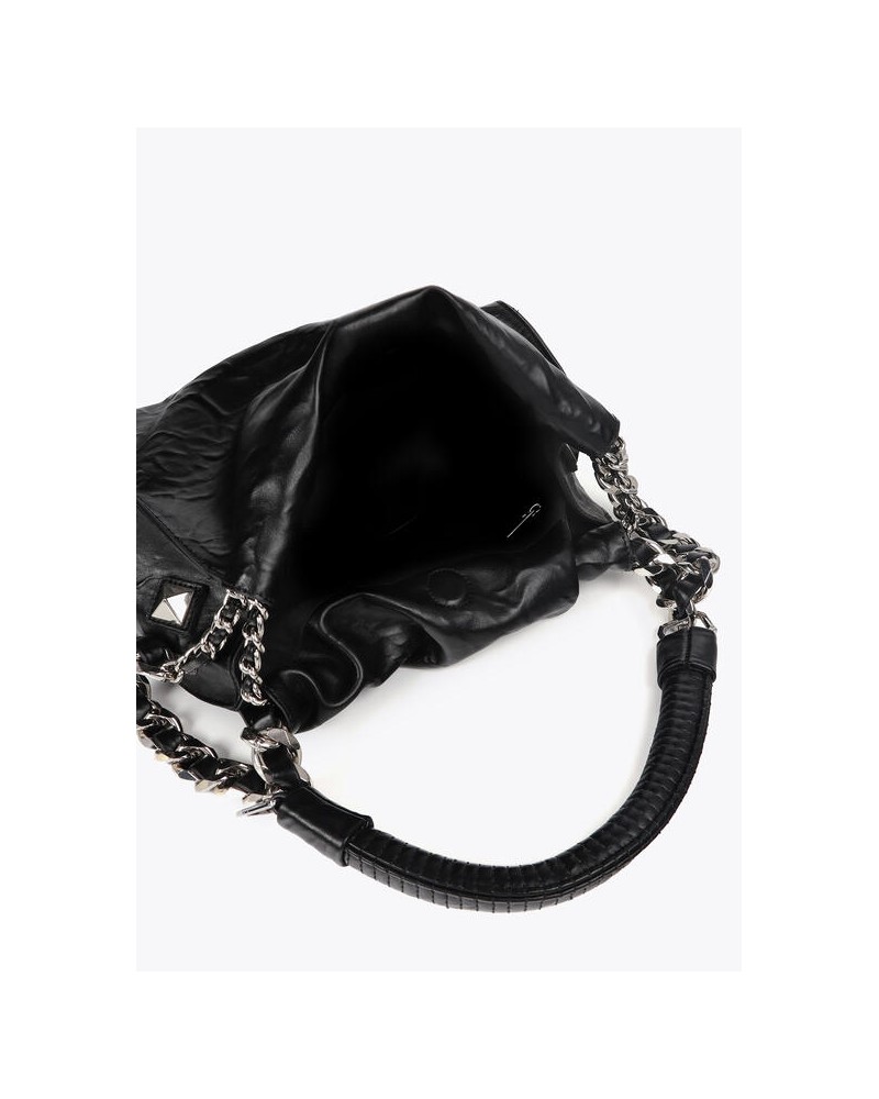 Bolso negro arrugado de Lola Casademunt