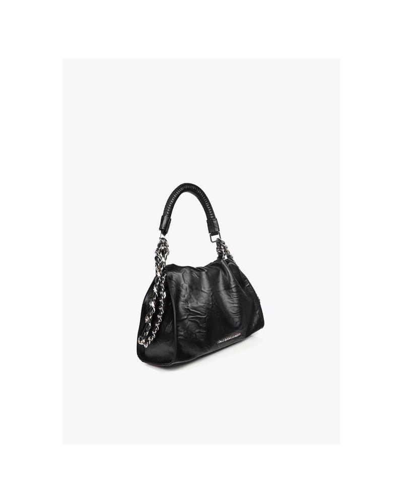 Bolso negro arrugado de Lola Casademunt