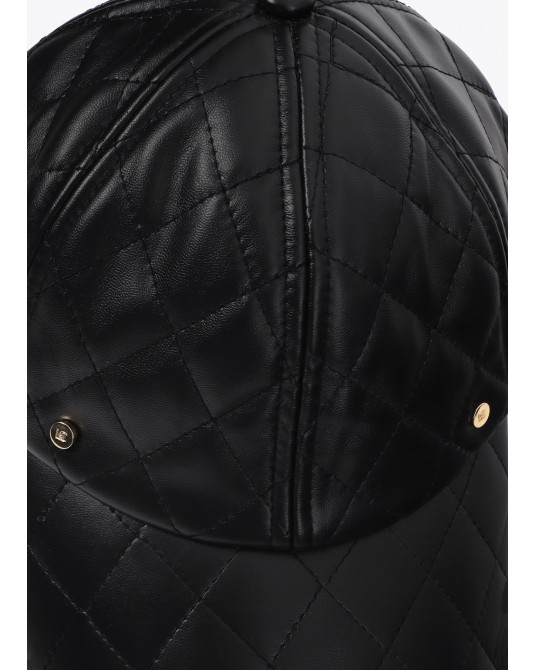 Visera efecto piel negra de Lola Casademunt