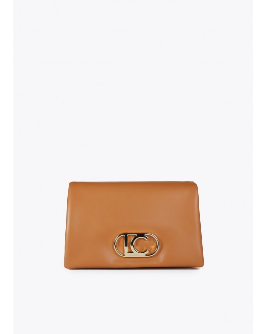 Bolso bandolera camel con solapa de Lola Casademunt