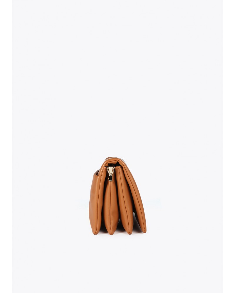 Bolso bandolera con solapa de Lola Casademunt