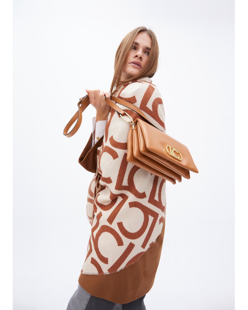 Bolso bandolera con solapa de Lola Casademunt