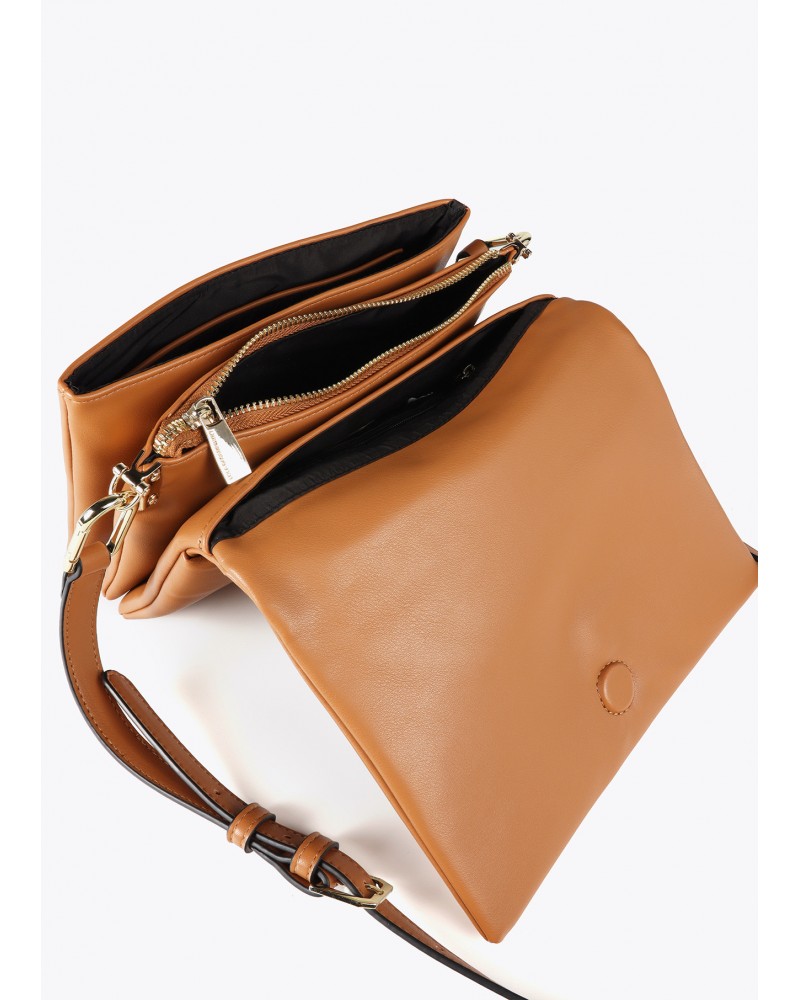 Bolso bandolera con solapa de Lola Casademunt