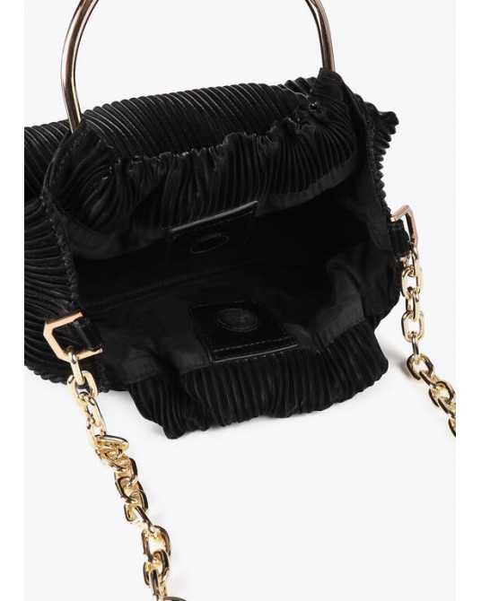Bolso plisado engomado negro de Lola Casademunt