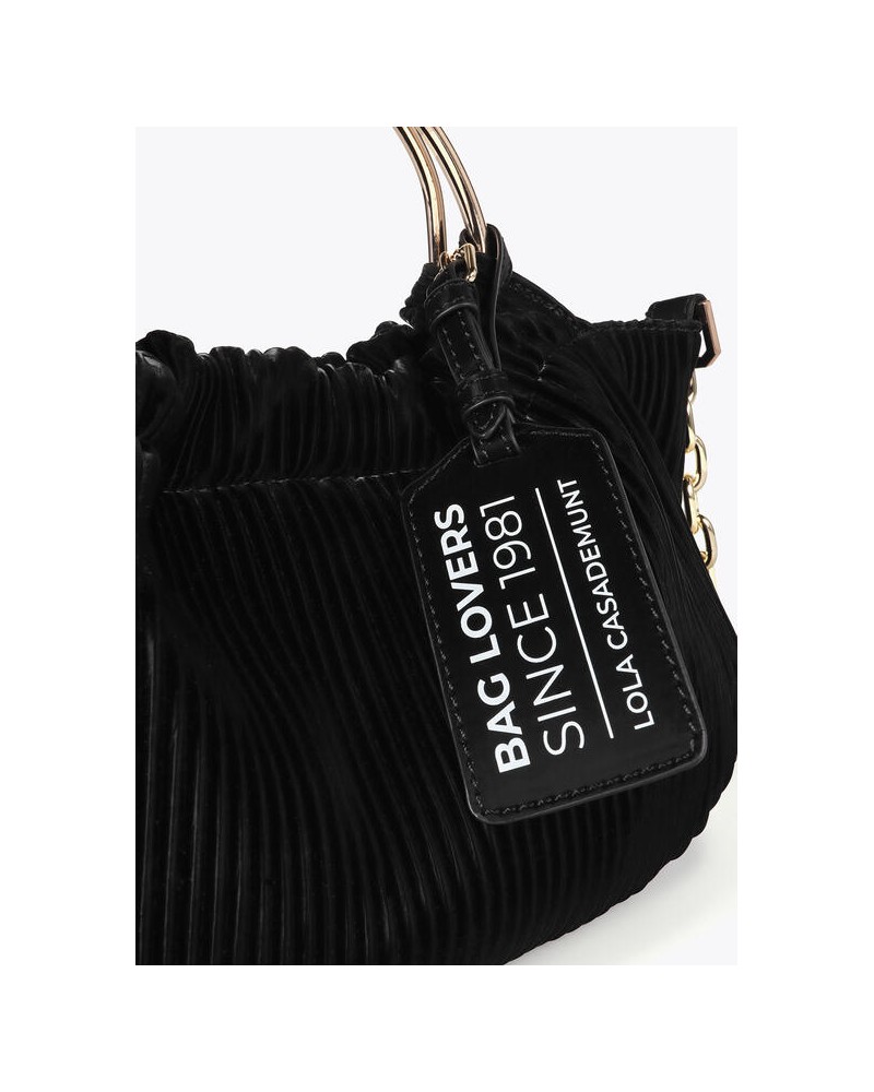 Bolso plisado engomado negro de Lola Casademunt