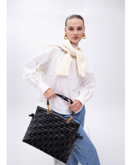 Bolso shopper acolchado negro de Lola Casademunt