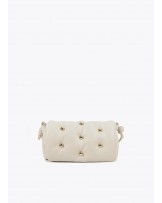 Bandolera acolchada crudo con tachas de Lola Casademunt
