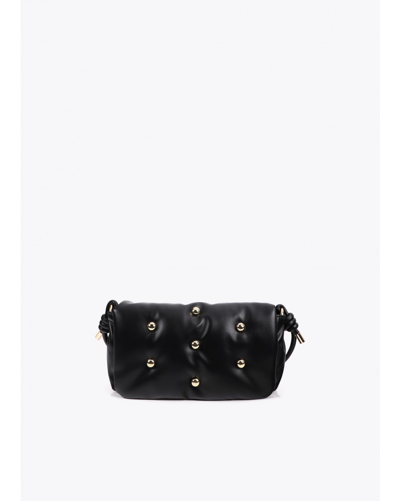 Bandolera acolchada negra con tachas de Lola Casademunt