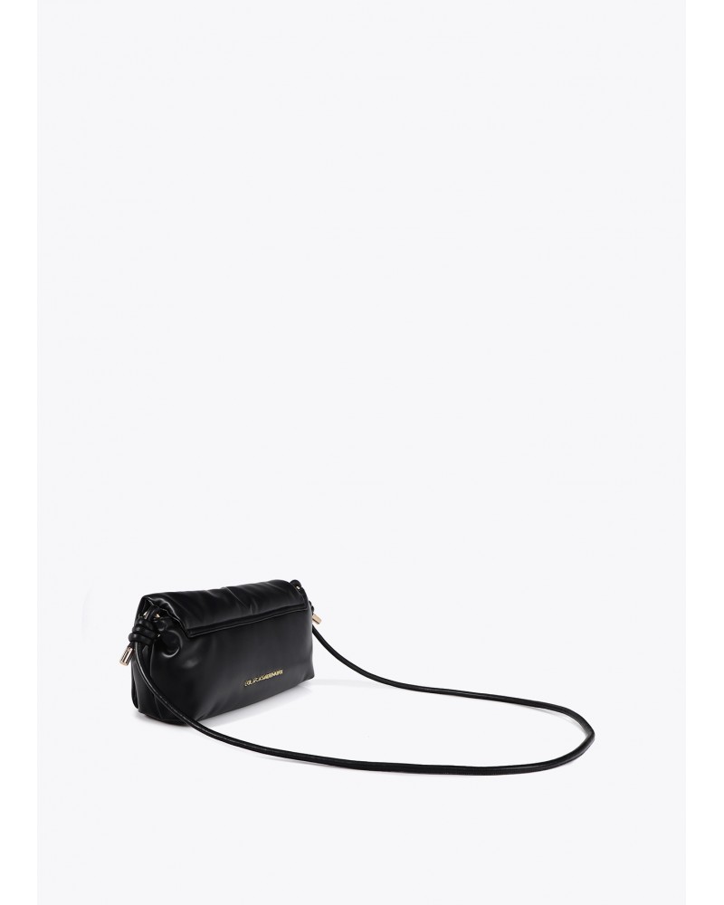 Bandolera acolchada negra con tachas de Lola Casademunt