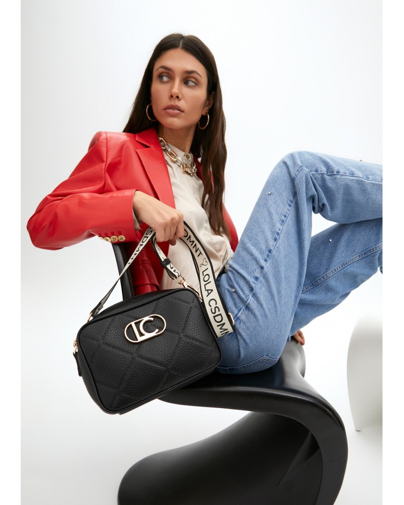 Bolso bandolera negro efecto piel de Lola Casademunt