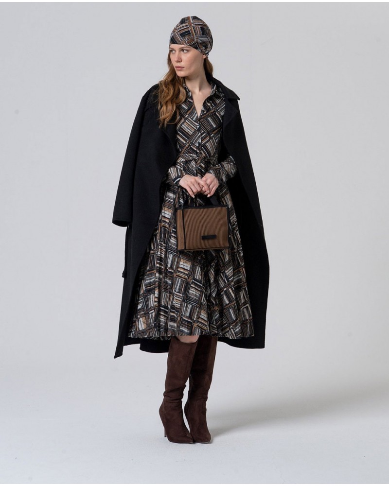 Abrigo negro largo de Surkana