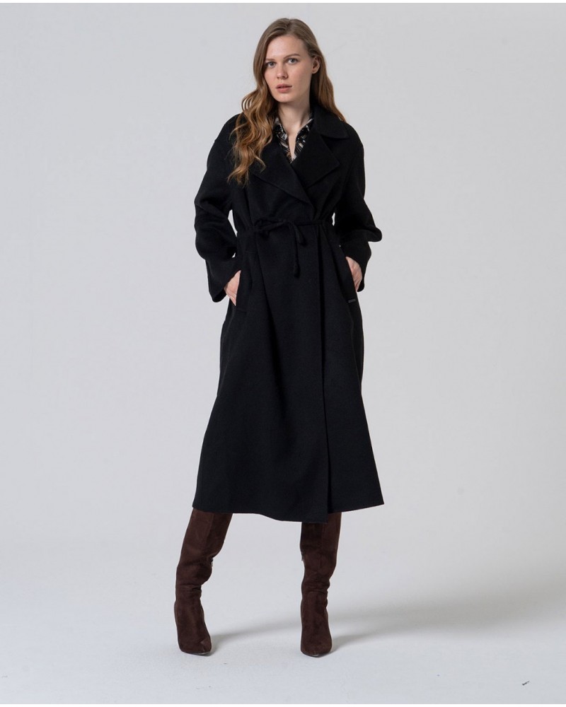 Abrigo negro largo de Surkana
