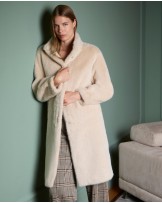 Abrigo de pelo sintètico crudo de Surkana