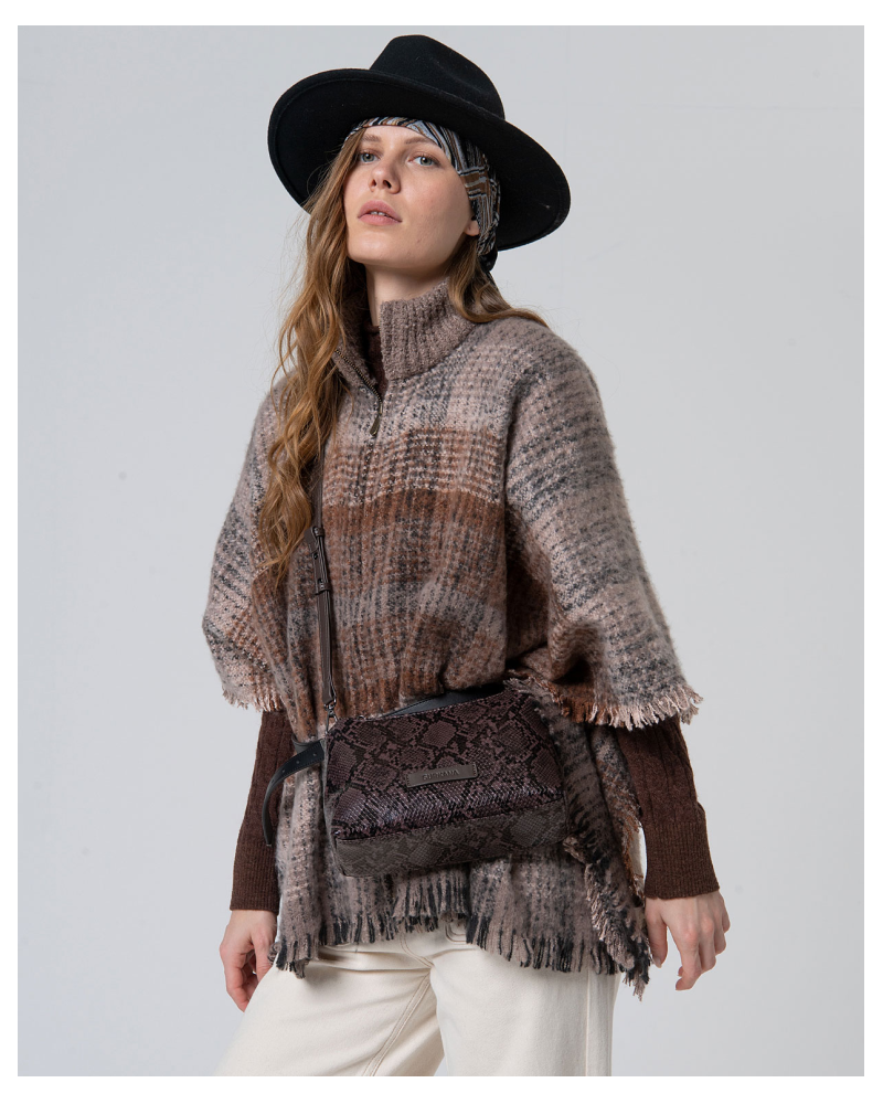 Poncho con cremallera MARRÒN de Surkana