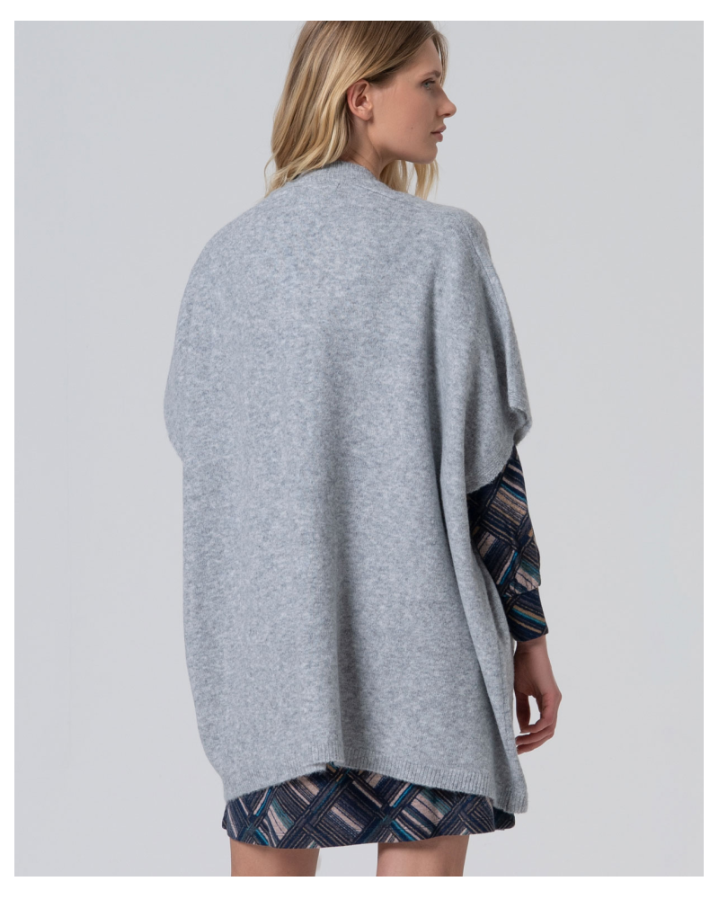 Poncho de punto GRIS de Surkana