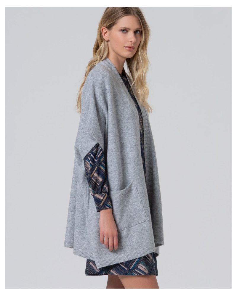 Poncho de punto GRIS de Surkana