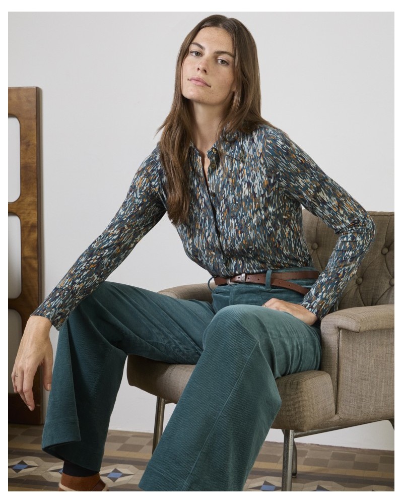 Camisa estampada elàstica y fluìda de Surkana