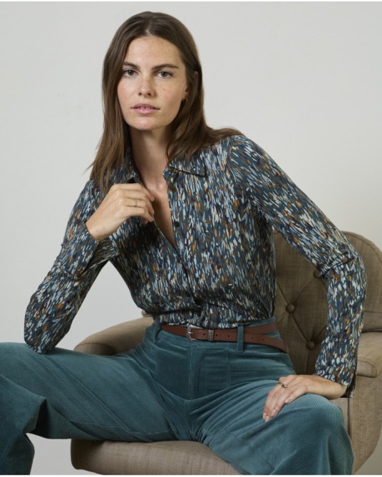 Camisa estampada elàstica y fluìda de Surkana